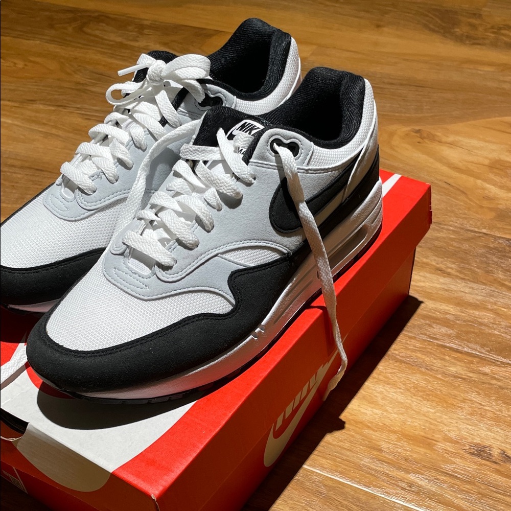 Men’s Nike Air Max 1 White, Black, Pure Platinum Size 9.5